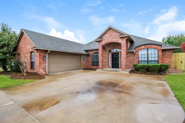1632 Hollowbrook Edmond, OK 73012
